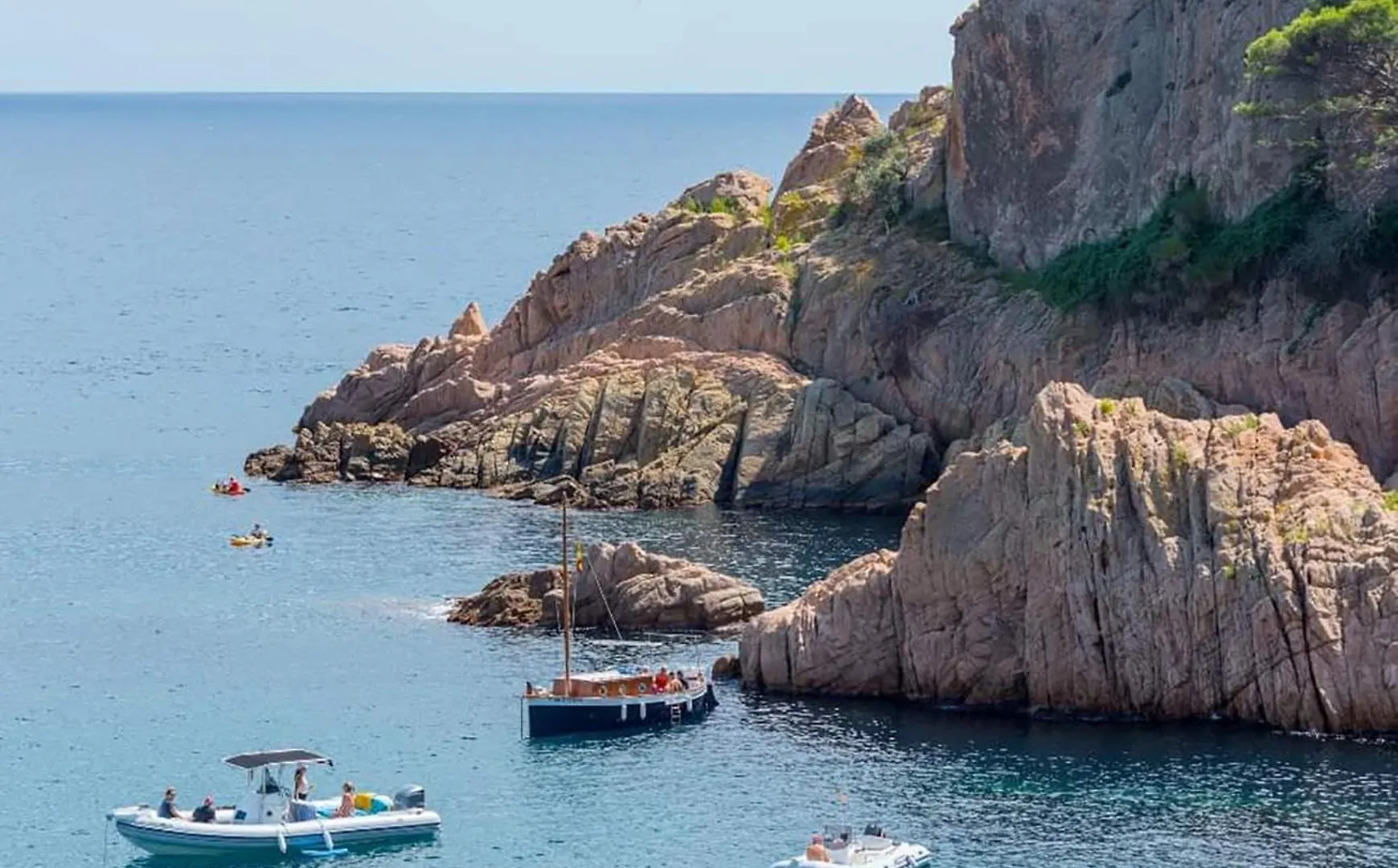 Lloguer30 Blaumar Is Family-Friendly And Centrally Located Sant Feliu de Guixols Spain