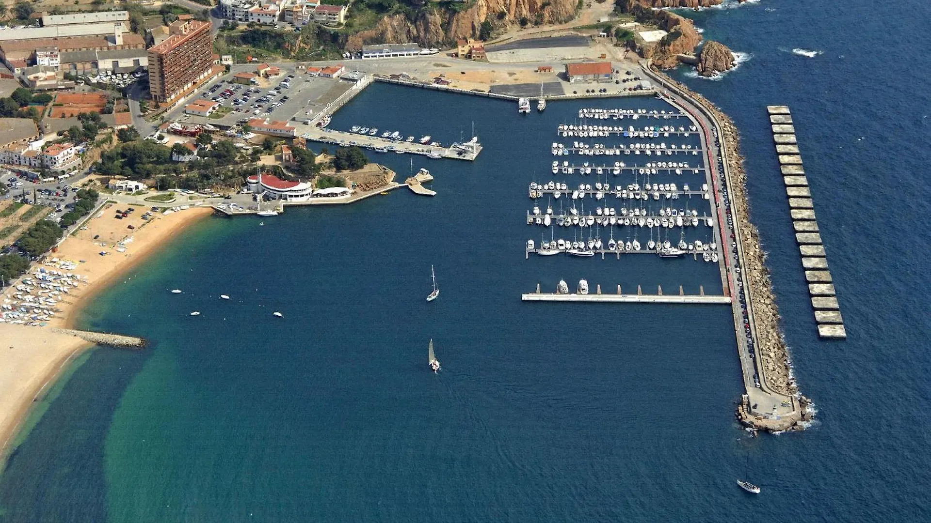 Lloguer30 Blaumar Is Family-Friendly And Centrally Located Sant Feliu de Guixols 0*,  Spain